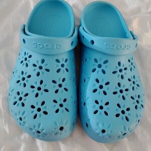 CROCS Blue Floral Cutout Sandals